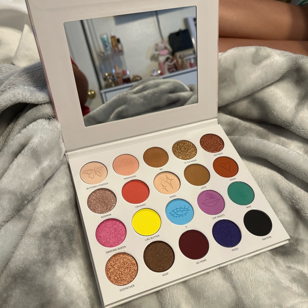 Morphe Eyeshadow Palette Vibrant Artistic Shades